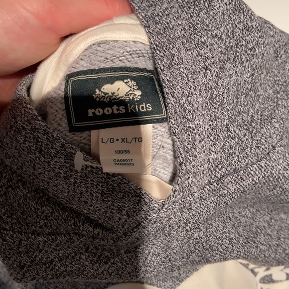 Roots Salt and Pepper Poncho - Picture 3 of 3